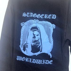 Staggered Worldwide long sleeve